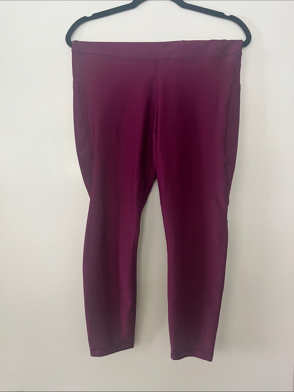 Athleta Interval Stash 7/8 Tight in Plum